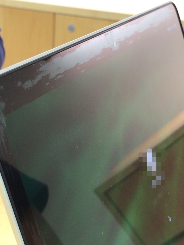 MacBookProの液晶ディスプレイに謎の傷2