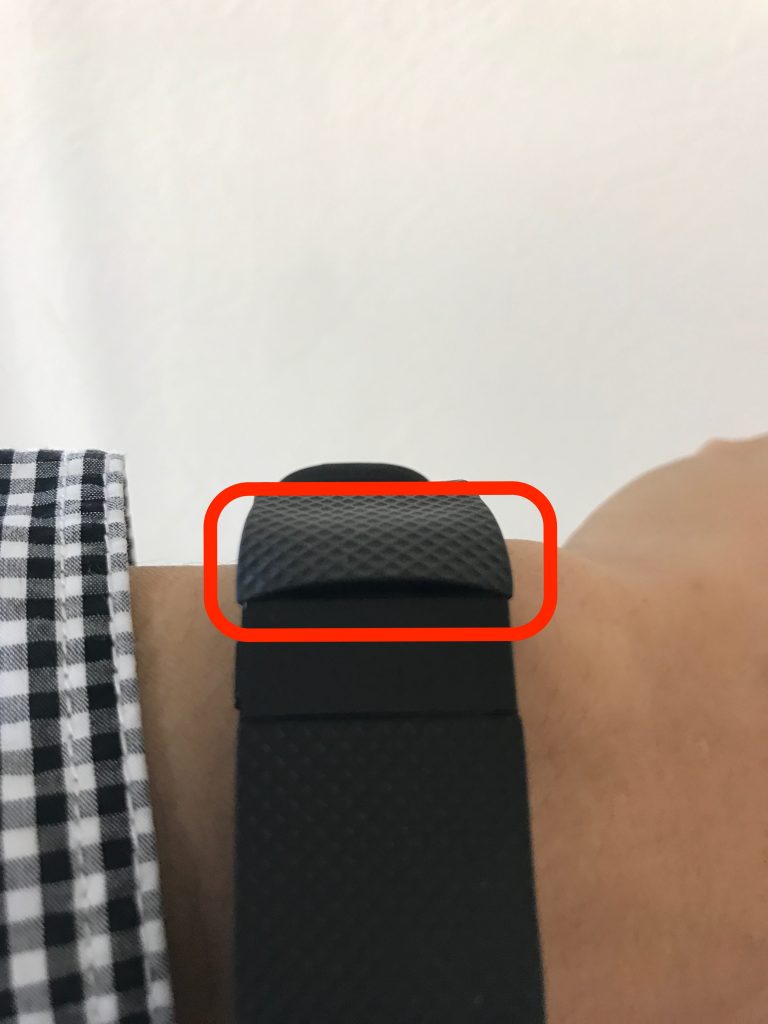 Fitbit「Charge HR」のバンドと画面表示部の境目が剥がれる不具合