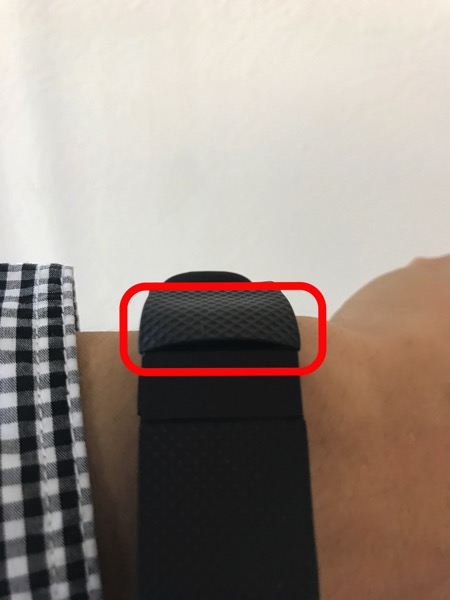 Fitbit Charge HR のバンドと画面表示部の境目が剥がれる不具合2