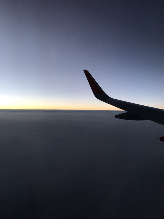 夕日が落ちそうな時の上空からの写真