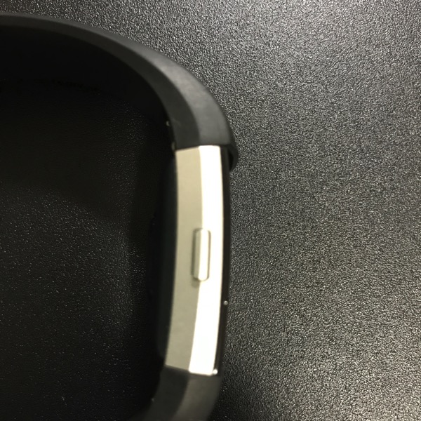 Fitbit Charge2 のリストバンドが破損 問い合わせたら アメリカから無償で新品が送られて来ました 2