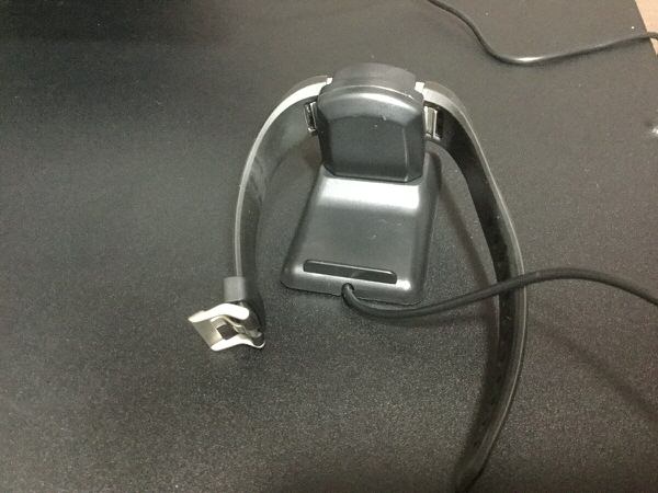 Fitbit Charge 2 充電スタンドをレビュー〜ケーブル型充電器を紛失してしまったので〜